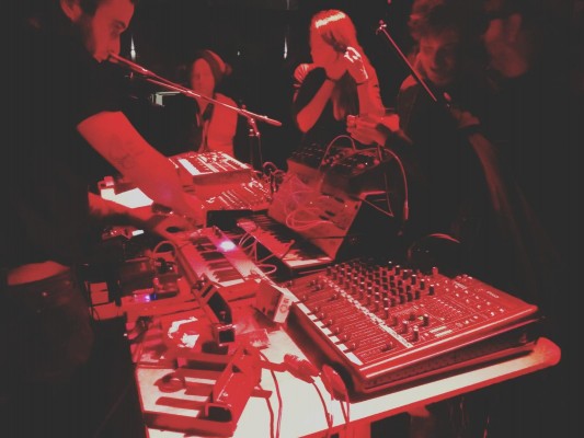 Umbral baja la persiana tras un año haciendo escena 'underground'