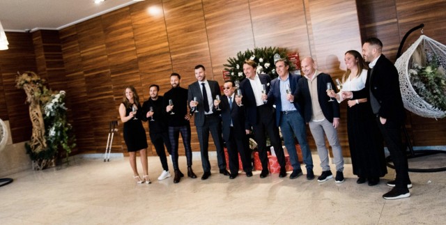 El Levante celebra la comida de Navidad y brinda por 2020
