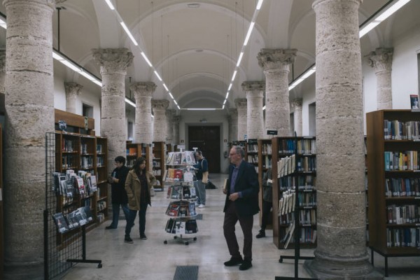 Los usuarios de bibliotecas valencianas, a la baja 