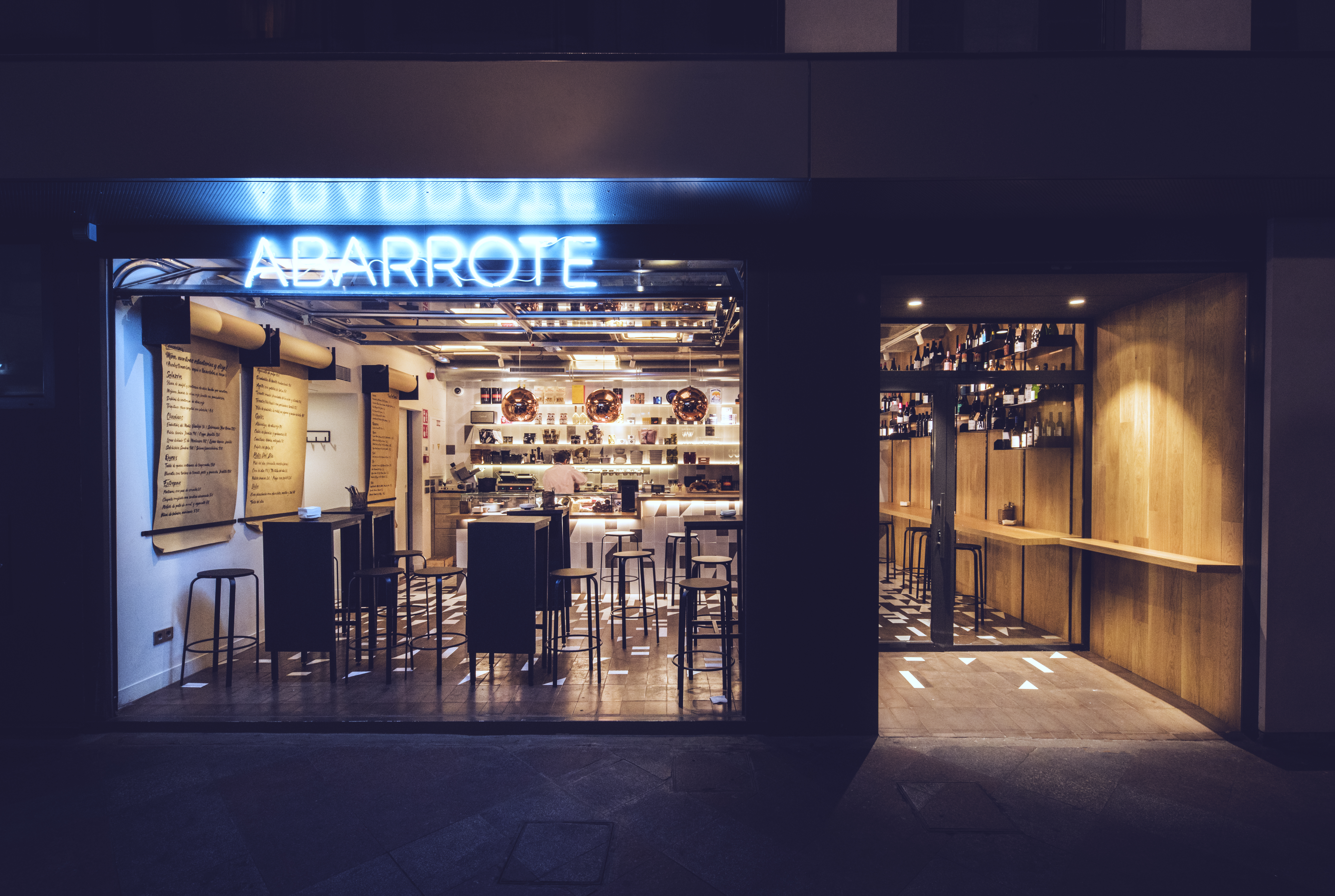 Navidades en Alicante: productos gourmet y vino por copas en Abarrote Bar