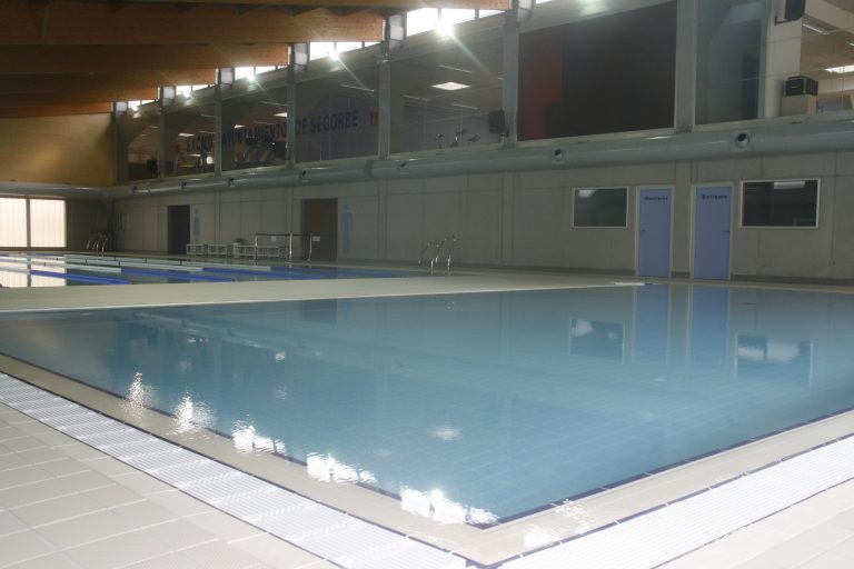 Interior del complejo deportivo acuático de Segorbe. - 