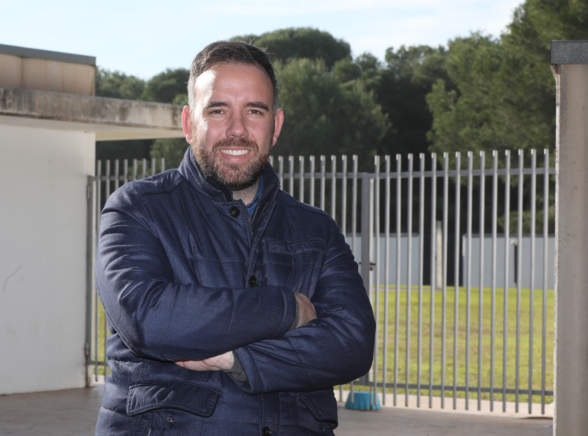 Rafa Simó, en la foto junto a las instalaciones de El Pinar, es el concejal de Obras y Proyectos Urbanos del Ayuntamiento de Castelló. - 