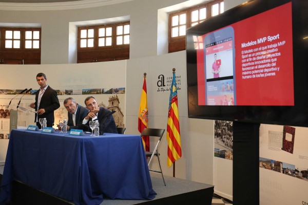 A César Sánchez se le cae el consenso: Compromís y PSPV se desmarcan del Plan Vertebra