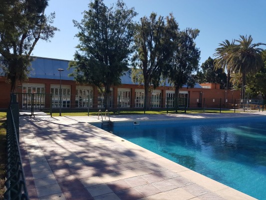 San Vicente construirá un Centro del Agua para unir sus piscinas municipales por 930.000 euros 