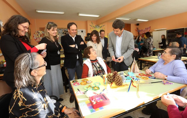 Mazón y Oltra comienzan por lo factible: la teleasistencia pasará en 2021 a la Generalitat