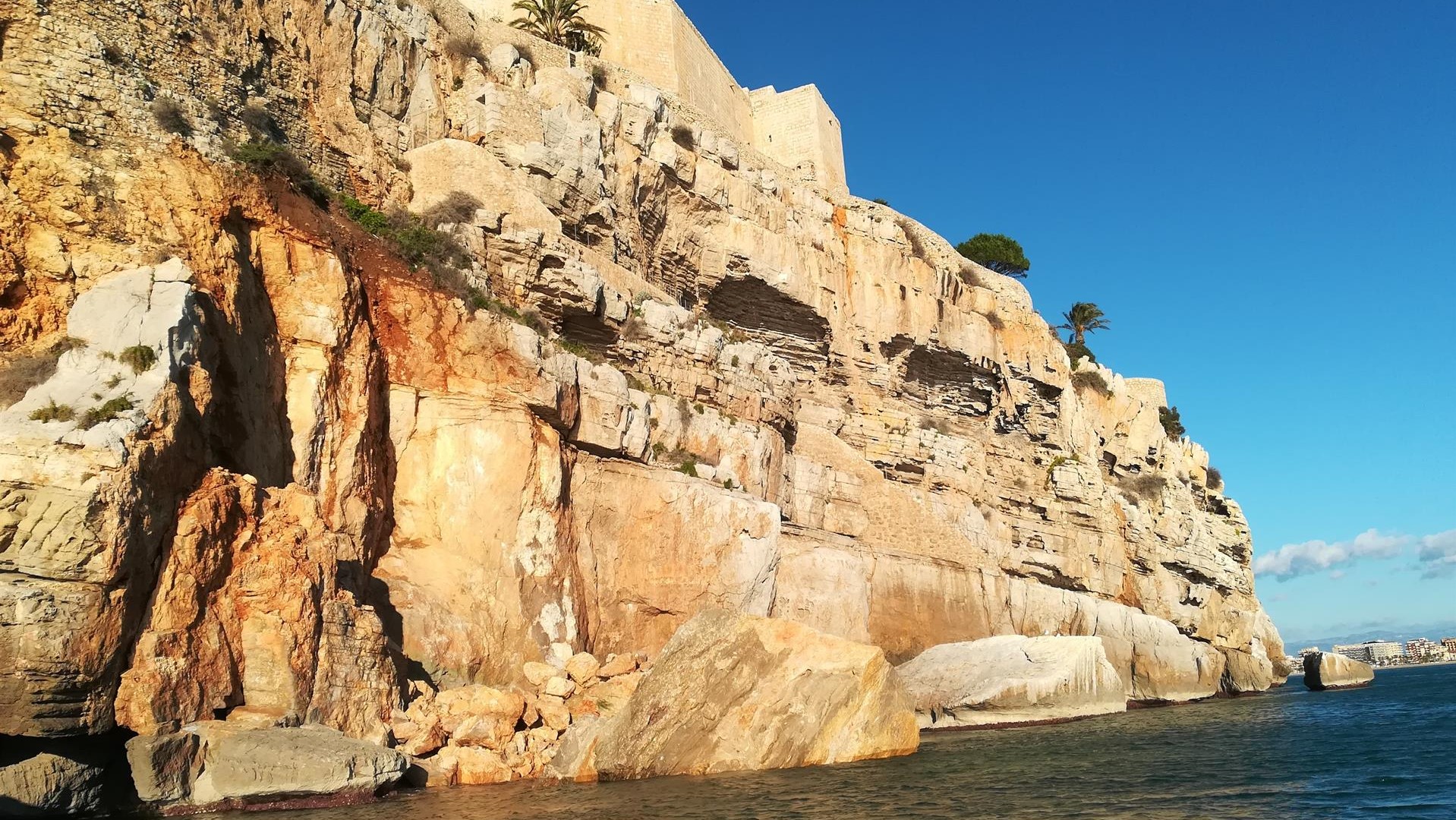 Peñíscola pide al Gobierno un estudio geológico pormenorizado ante los desprendimientos de rocas
