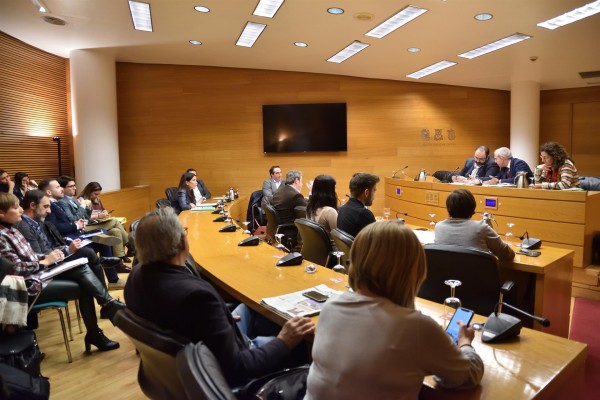 El Botànic aprueba bonificar a las empresas pero se divide por la enmienda sobre la Policía Local