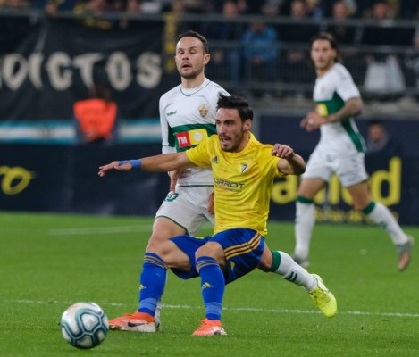 El Elche cierra la jornada 19 a dos puntos del 'play-off' y diez por encima de la zona de descenso