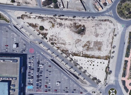 El cambio de uso de la parcela del nuevo centro deportivo de Elche requiere el permiso de Aviación Civil