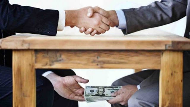 La corrupción influye en el crecimiento de los países, según una tesis de la UMU
