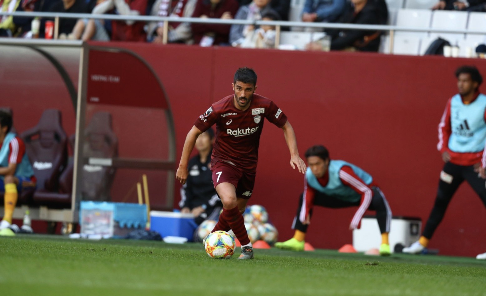 Villa juega su último partido de Liga: gol y emotivo homenaje
