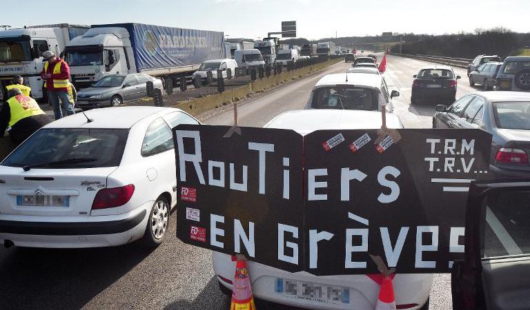 Las protestas de los transportistas franceses bloquean la entrada de camiones de toda Europa