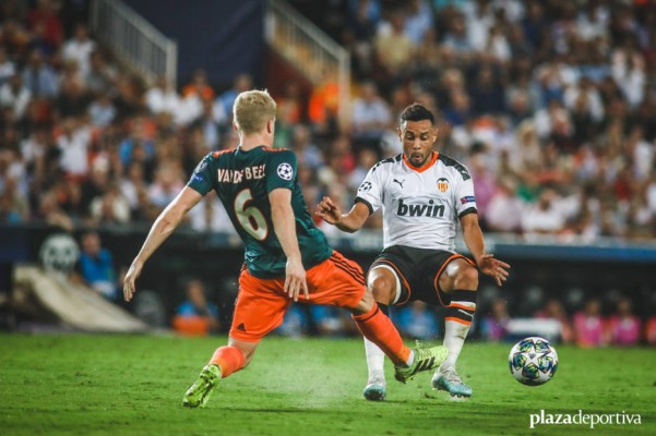El Ajax pierde antes de recibir al Valencia con todo en juego