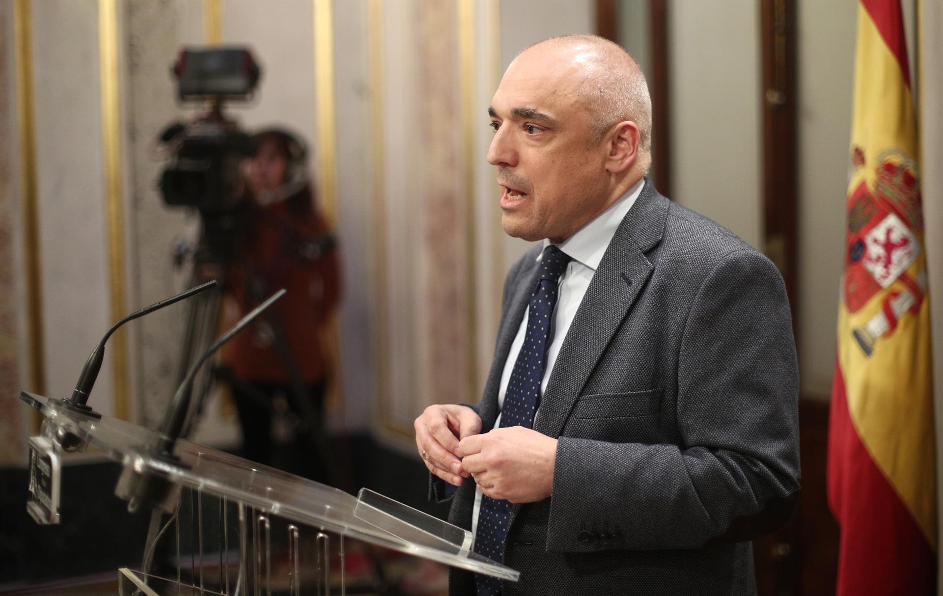 El PSOE subraya que defender hoy la Constitución equivale a 