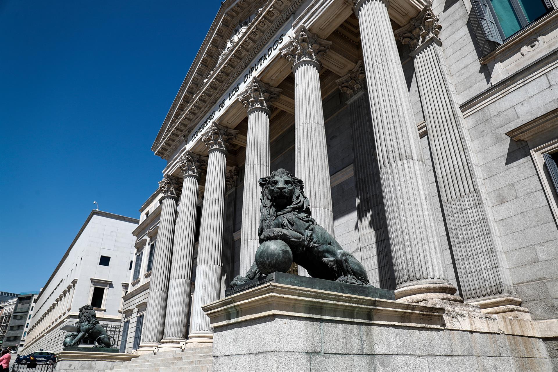 El Congreso acoge el 41 aniversario de la Constitución con la investidura en el aire