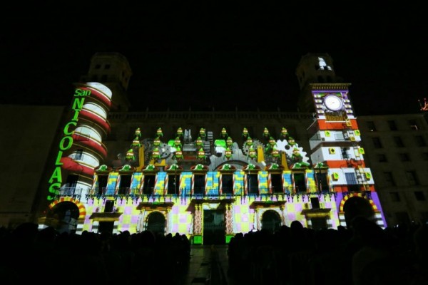 Alicante da la bienvenida a la Navidad en la plaza del Ayuntamiento este fin de semana