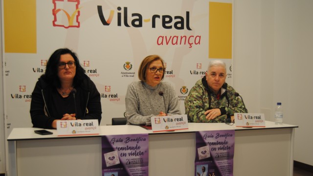 La gala benéfica 'Cantando en Violeta' reconoce el papel de la Asociación Andrea Carballo Claramonte