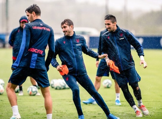 Paco López completa el entrenamiento con Eliseo, Pereira y Pablo Martínez