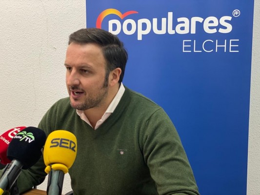 El PP de Elche pide que se cumpla con las mejoras de la policía local, Abad le responde que se hará con las nuevas cuentas