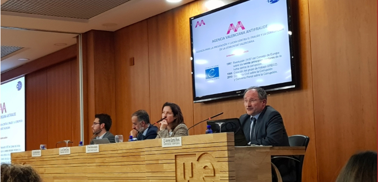 Joan Llinares, a la derecha, en una conferencia. Foto: AVA - 