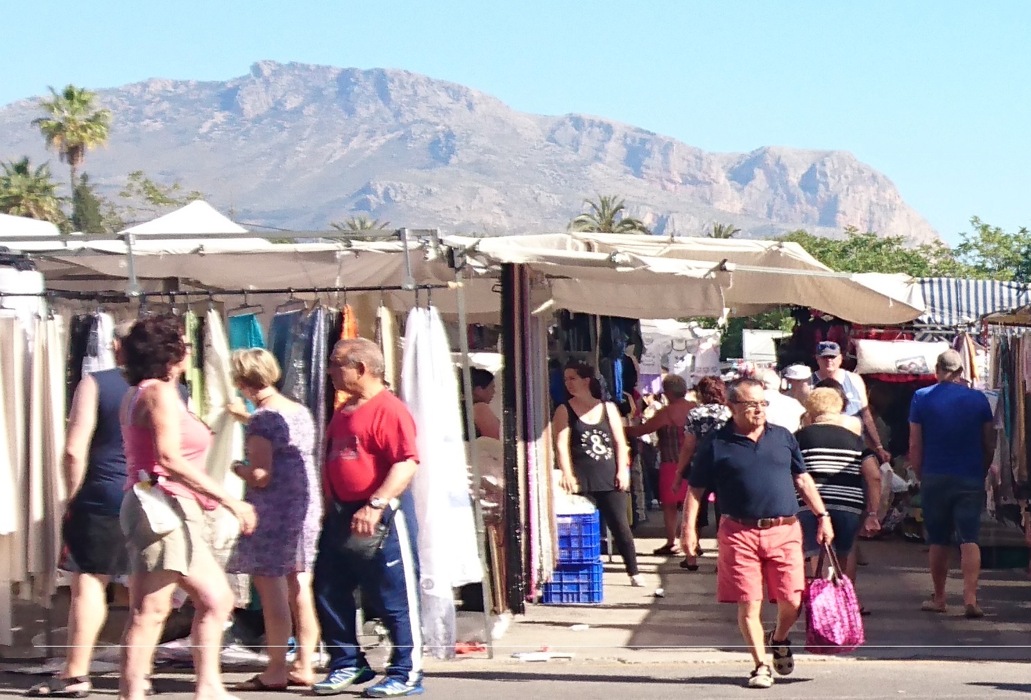 Cs denuncia que los mercadillos de Benidorm siguen celebrándose sin planes de seguridad ante emergencias

