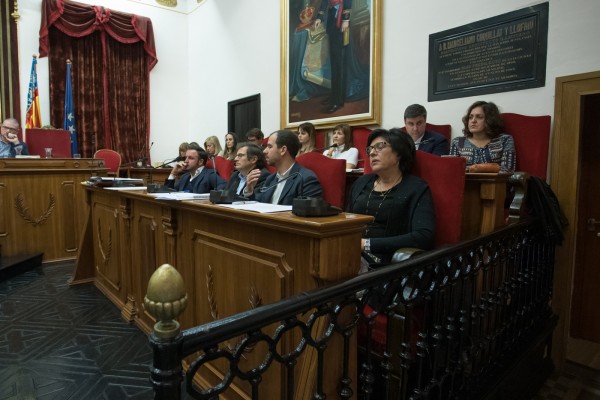 El bipartito de Elche se reúne con PP y Cs por los presupuestos y excluye a Vox, que denuncia 