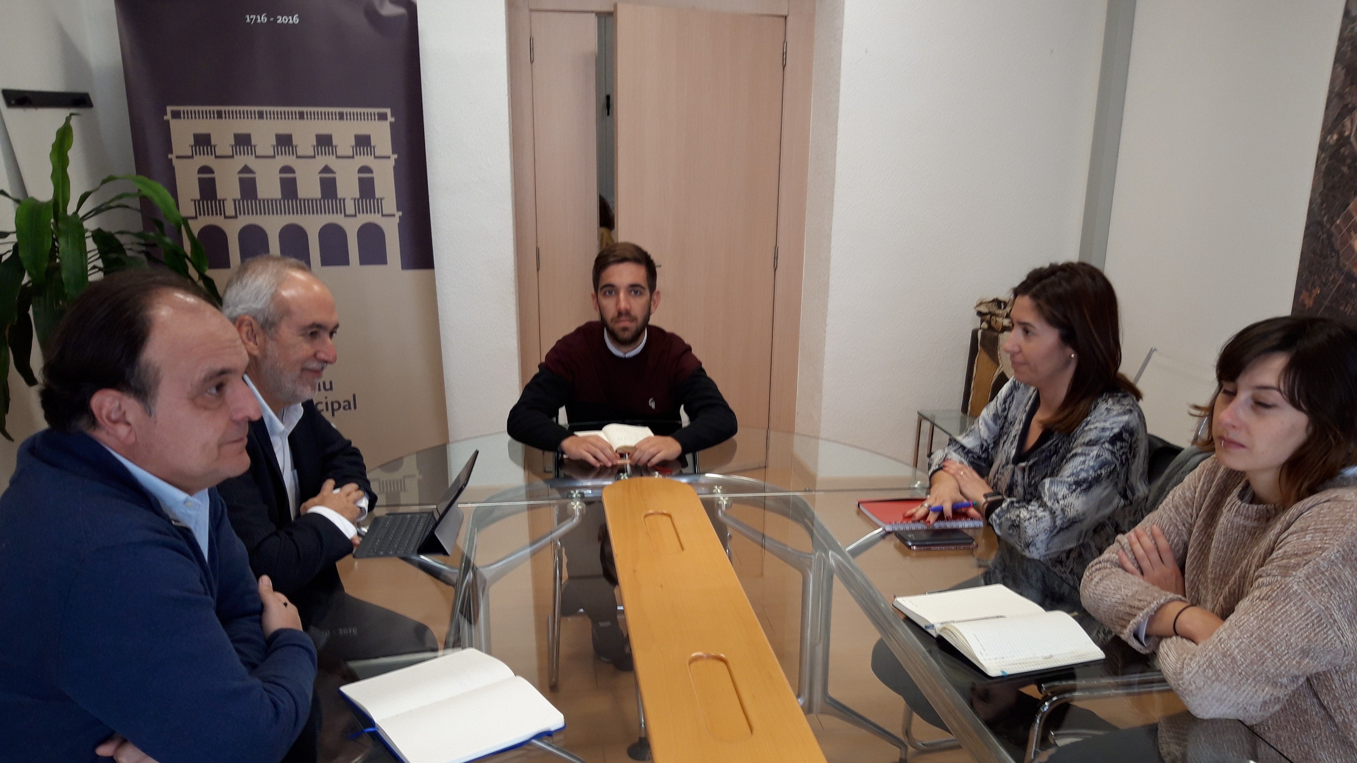 Navarro propone una política de tarifas que  