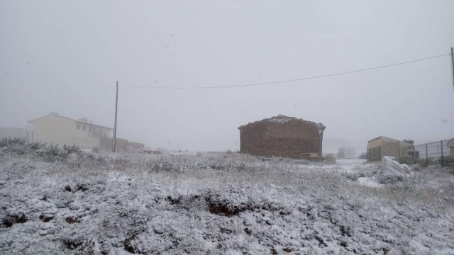 La nieve causa problemas en carreteras de Castellón y preemergencia por hielo en Els Ports 