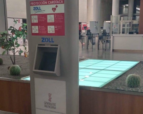 No hubo relación entre el fallo del desfibrilador en juzgados y la muerte de un hombre: Fiscalía pide archivar la causa