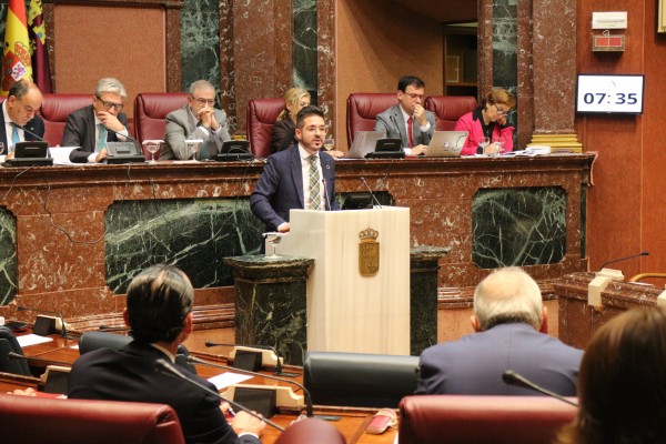 PP y Vox evitan la retirada del 'pin parental' con la abstención de Ciudadanos