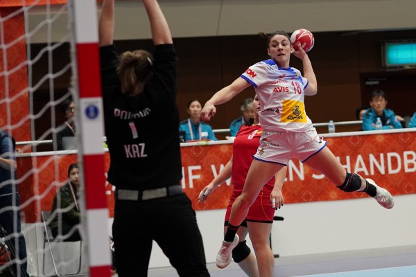 Silvia Navarro, MVP en el triunfo aplastante de España ante Kazajistán