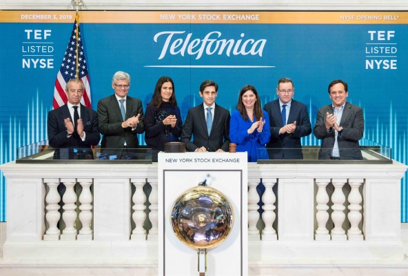 Álvarez-Pallete, presidente de Telefónica, da el 'campanazo' en Wall Street