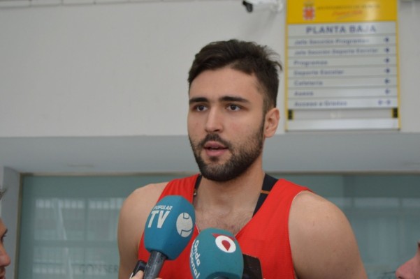 Cate, pívot del UCAM CB: “Tenemos que aprender ya a cerrar los partidos”