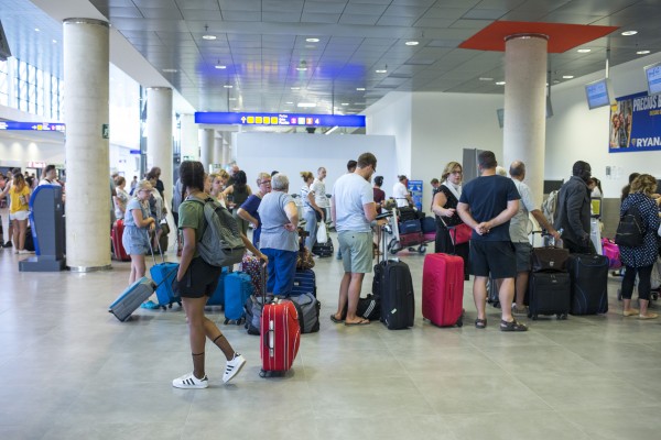 Un informe jurídico fija en 1,2 millones el ahorro anual de la gestión directa del aeropuerto 