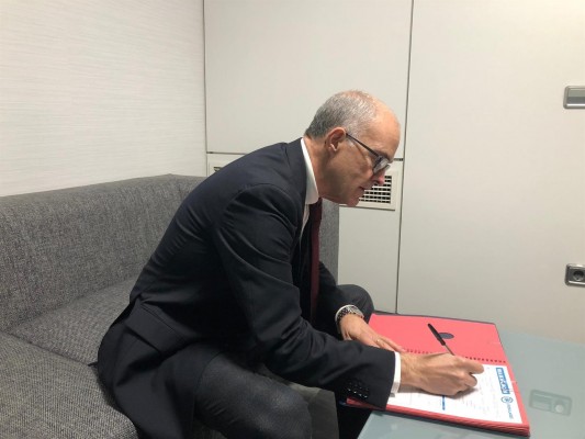 El senador Fernando de Rosa formaliza su afiliación al PP apadrinado por García Egea