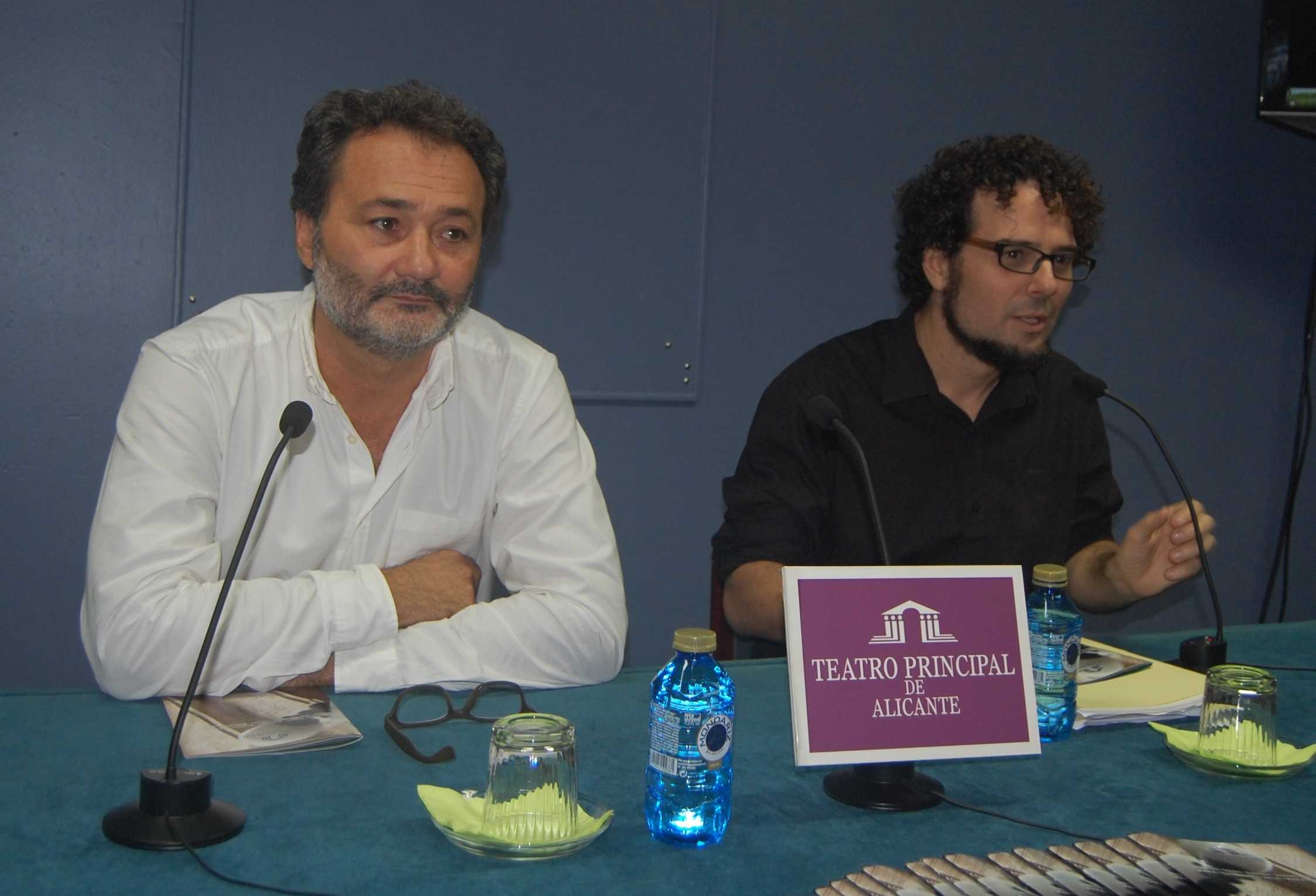 El director del Teatro Principal, Francesc Sanguino, y el concejal de Cultura, Daniel Simón. - 