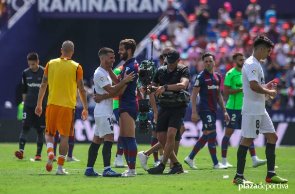 Un derbi a tumba abierta