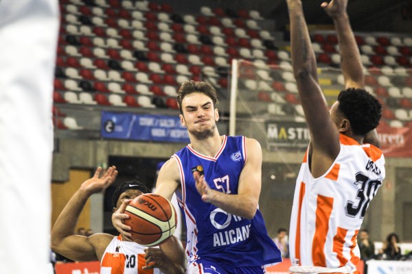 Leyma Basquet Coruña no da opción al HLA Alicante

