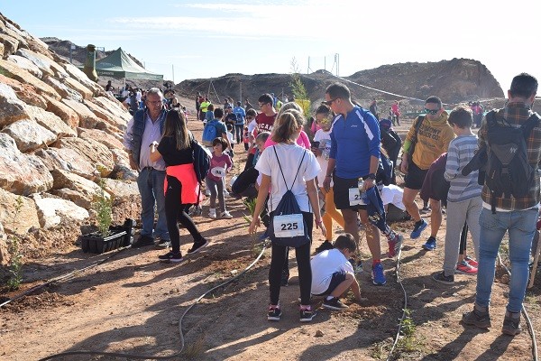 Trabajadores del Puerto de Cartagena reforestan Punta de Aguilones