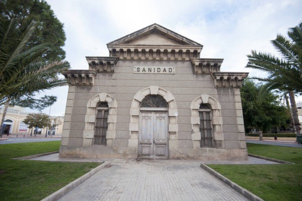 Cultura y el Colegio de Ingenieros de Caminos 'pujan' por el edificio de Sanidad del Puerto
