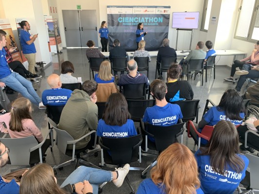 Una idea para conseguir voluntarios en ensayos clínicos gana el primer Cienciathon de la UA