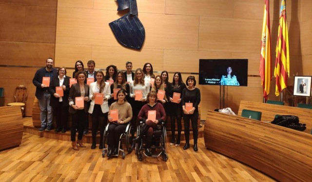 La Diputació de València difunde un libro con la historia de 24 deportistas valencianas