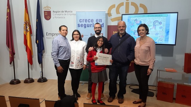 Una alumna del colegio Nuestra Señora de la Salud gana el concurso regional 'Crece en Seguridad'