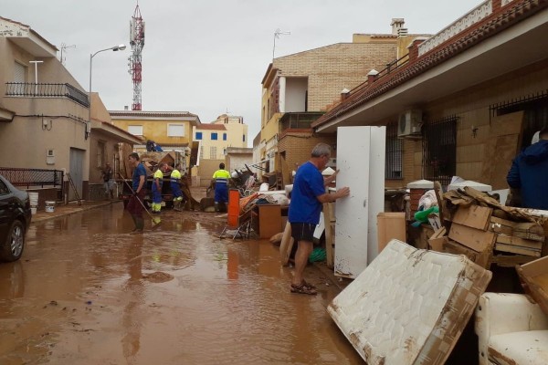 Los Alcázares suspende las actividades escolares para mañana martes por la DANA