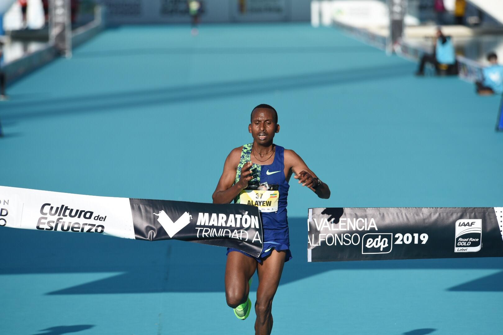 Los etíopes Atanaw y Dereje reinan en el Maratón de Valencia