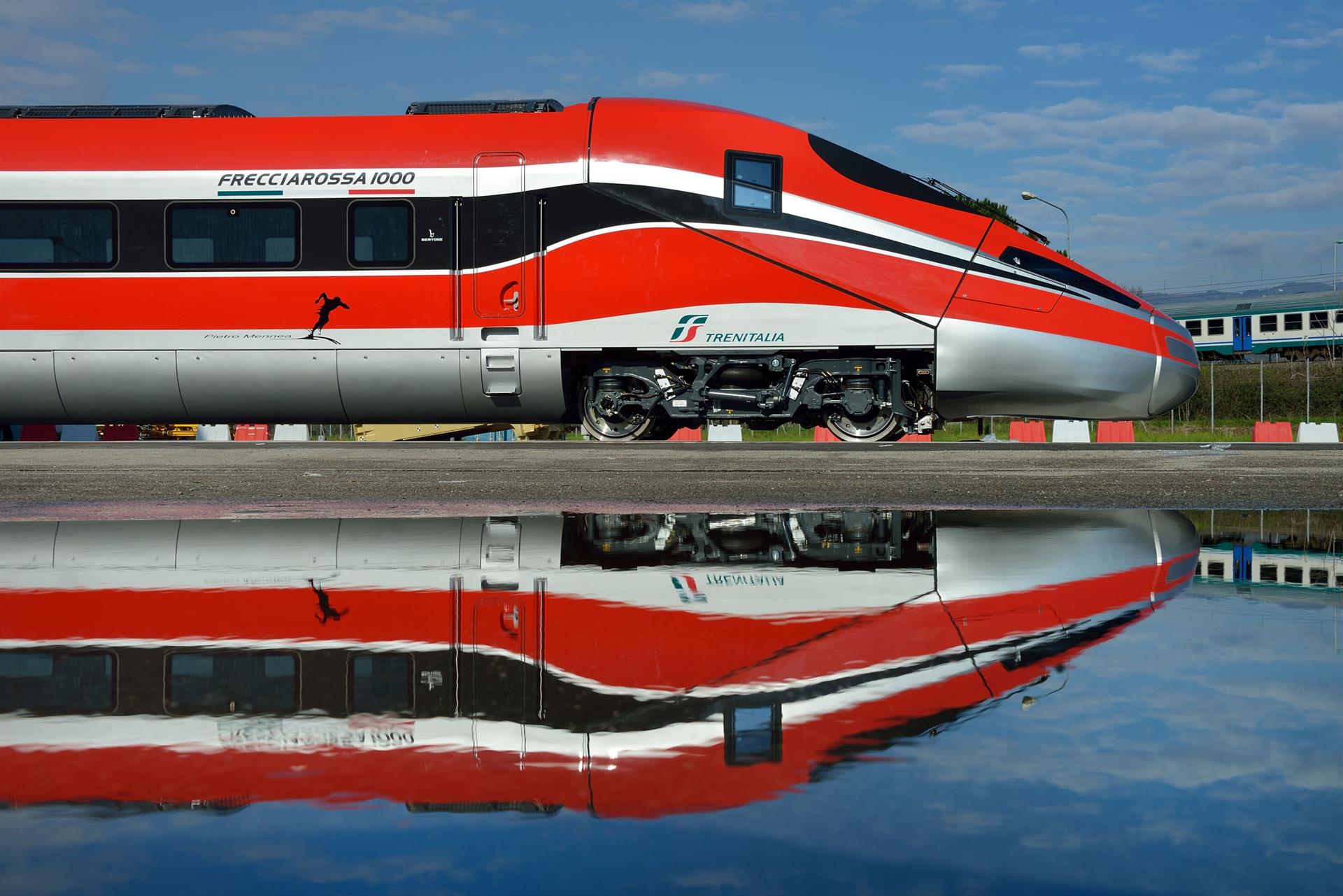 Talgo, Globalvía y EcoRail, interesados en entrar en el AVE en la 'segunda ronda' que abra Adif