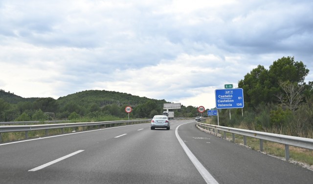 Fomento estudia, a un mes de la liberalización, cómo mantener la AP-7 hasta el nuevo contrato