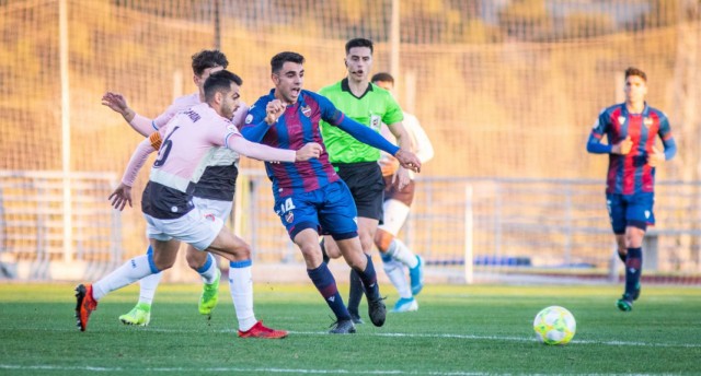 El Espanyol B echa abajo el fortín del Atlético Levante UD en Buñol