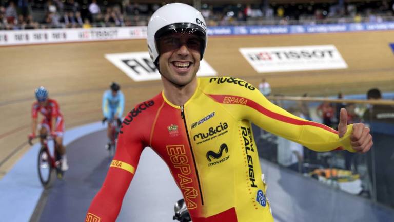 Sebastian Mora, primer líder del Omnium en Hong Kong tras ganar el Scratch
