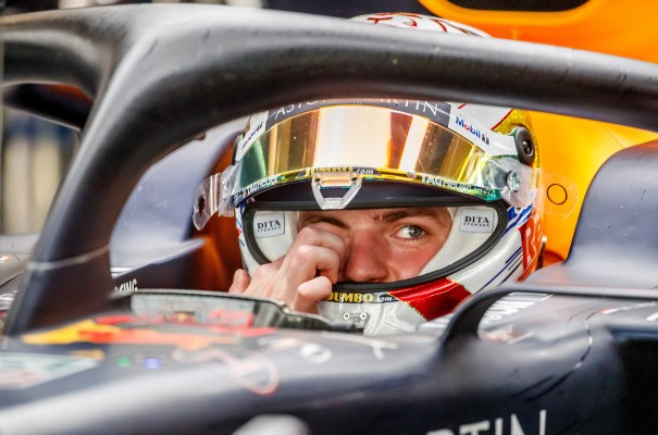 Bottas manda en la noche emiratí y Alonso visita a los Sainz en Abu Dabi
